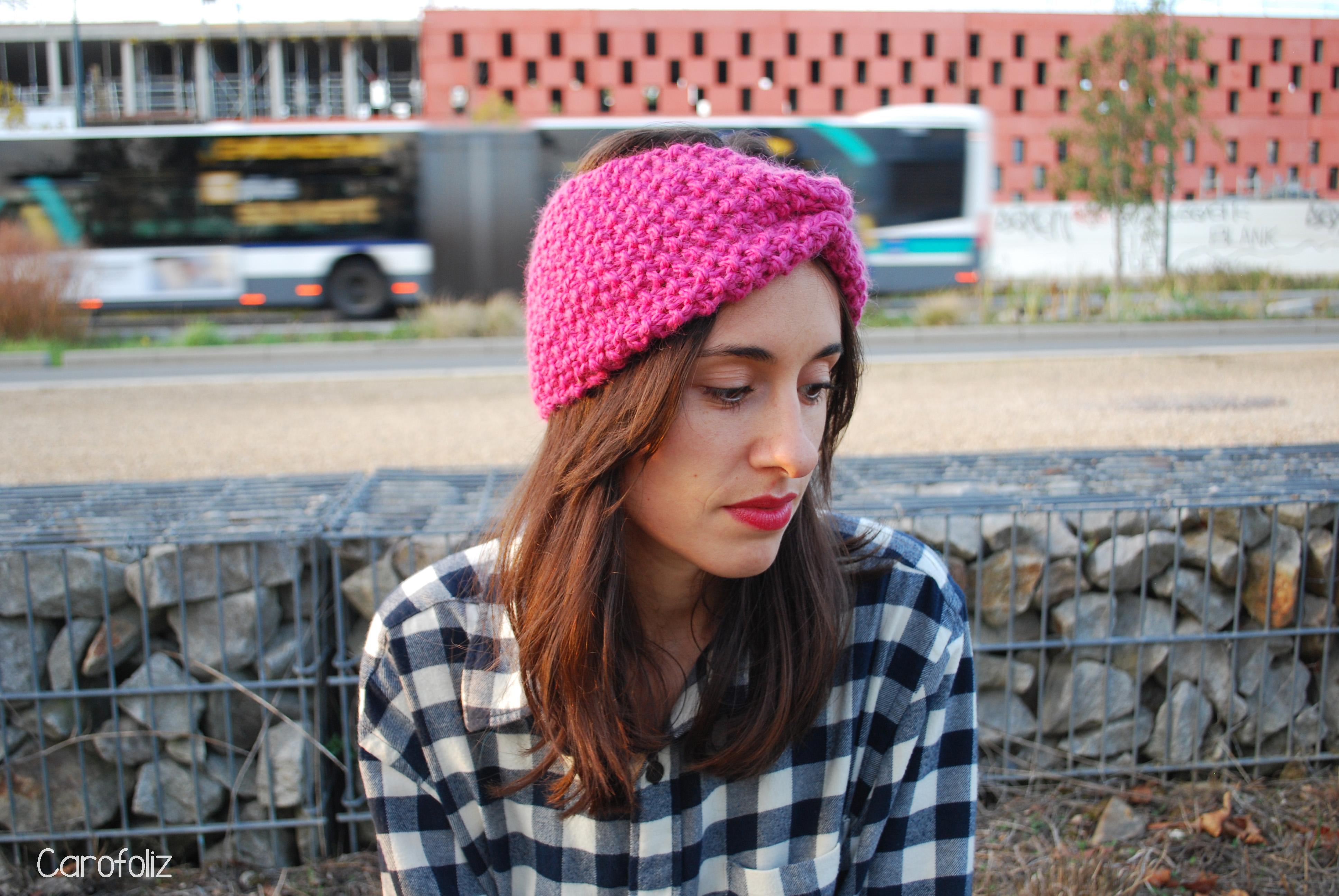 Tuto tricot gratuit, le bonnet au point de riz facile avec un pompon –  Atelier Charlotte Auzou